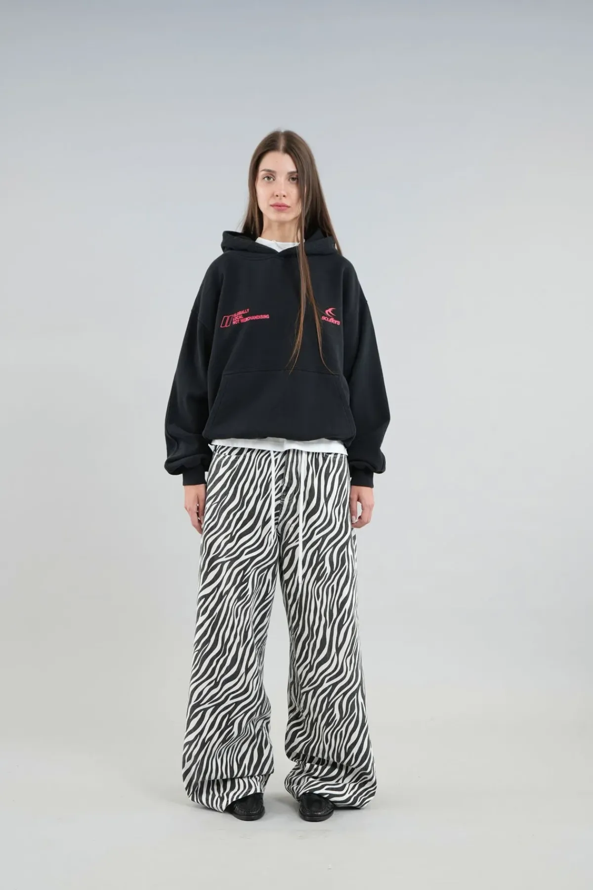 Scuffers Hoodies^Globally Black Hoodie
